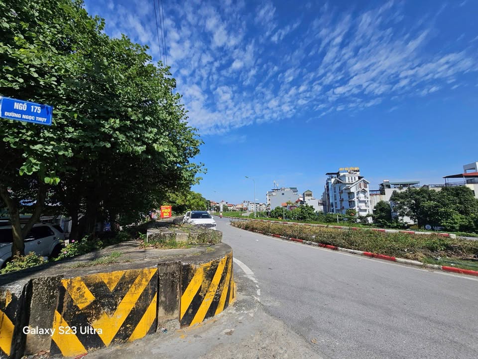 Đất mặt phố Ngọc Thụy 297,3m² giá thỏa thuận - Lô góc, ô tô tránh, kinh doanh đỉnh!