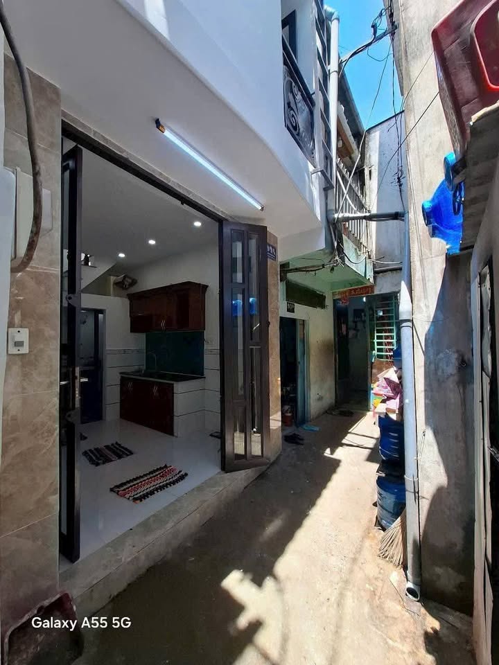 Nhà 2 tầng 15m² tại Bình Tân giá 1.85 tỷ - Giao nhà ngay!
