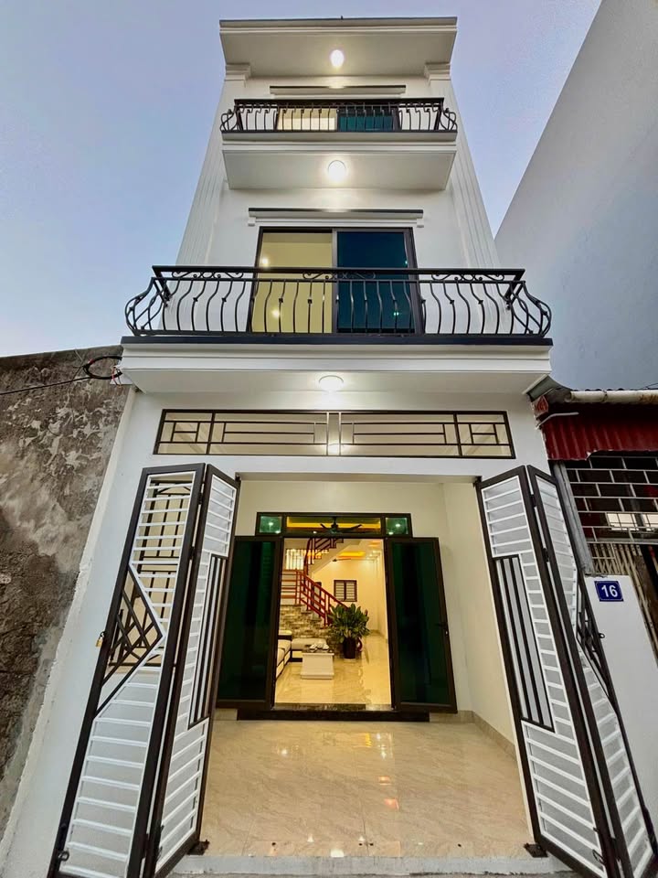 Nhà 3 tầng hiện đại trung tâm phường Hoa Lư, Ninh Bình 56m² giá 4 tỷ - Ô tô đậu cửa!