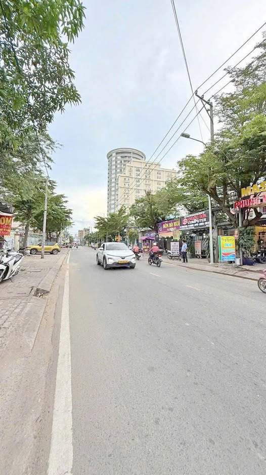 Biệt thự mặt tiền đường Hoàng Quốc Việt, quận 7, diện tích 650m² - Cơ hội đầu tư sinh lời!