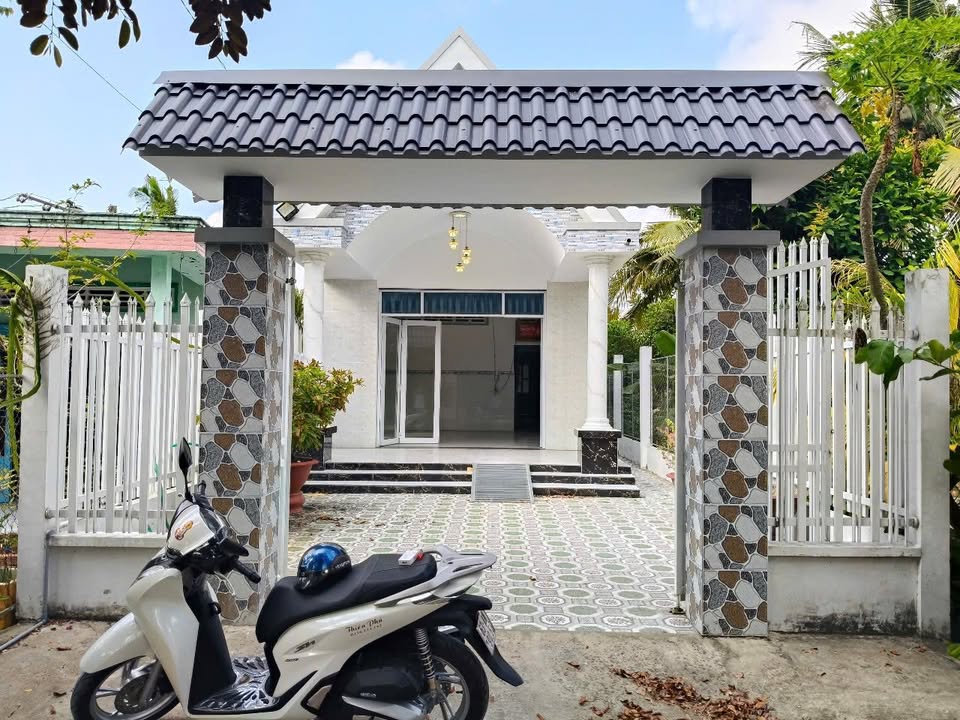 Nhà riêng Phú An, Cai Lậy 270m² giá 1.7 tỷ - Sân trước rộng rãi thoáng mát!