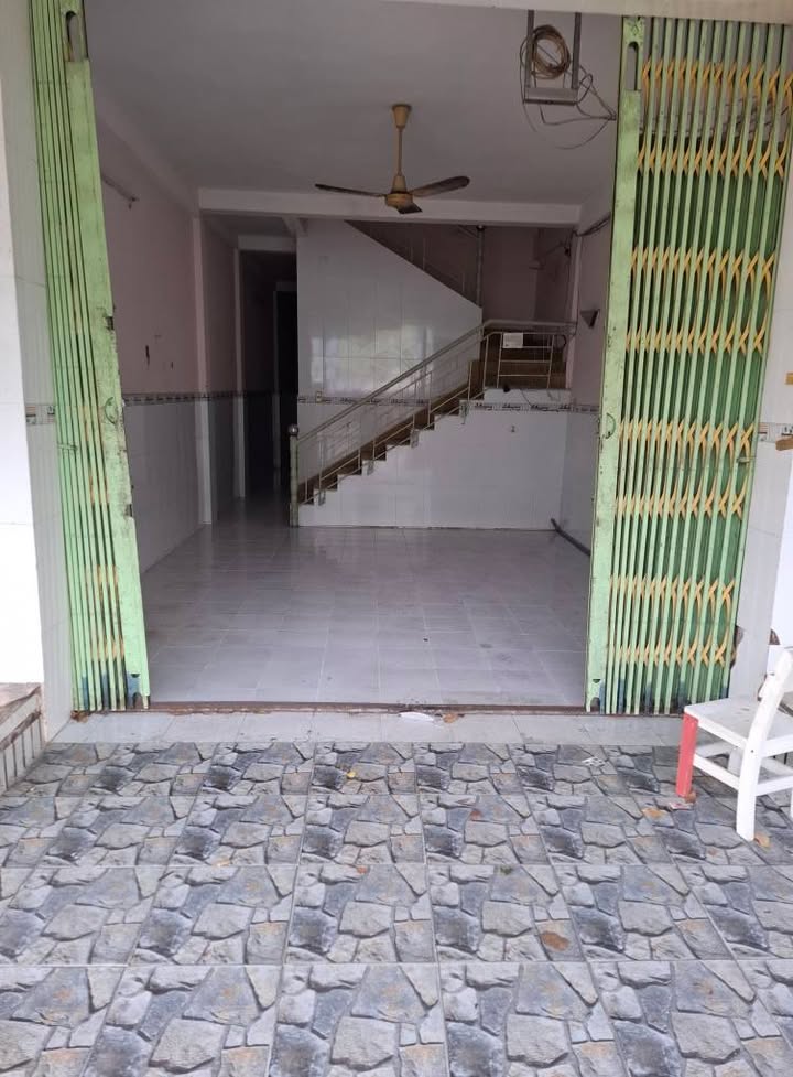 Nhà phố KDC 586 Cái Răng 80m² giá thỏa thuận - Hướng Tây Nam, sẵn sàng vào ở!