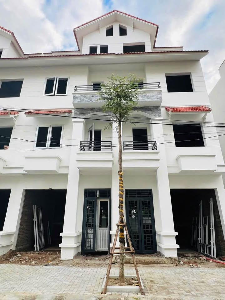 Nhà trục chính B3 CENCO5, Hoài Đức, 69.2m² - Thiết kế hiện đại, hai mặt thoáng!