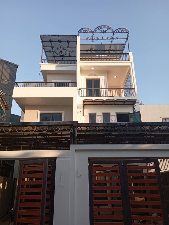 Nhà 3 tầng đường Tức Mạc, Lộc Vượng 93m² giá 3.88 tỷ - Ô tô đỗ trong sân thoải mái!