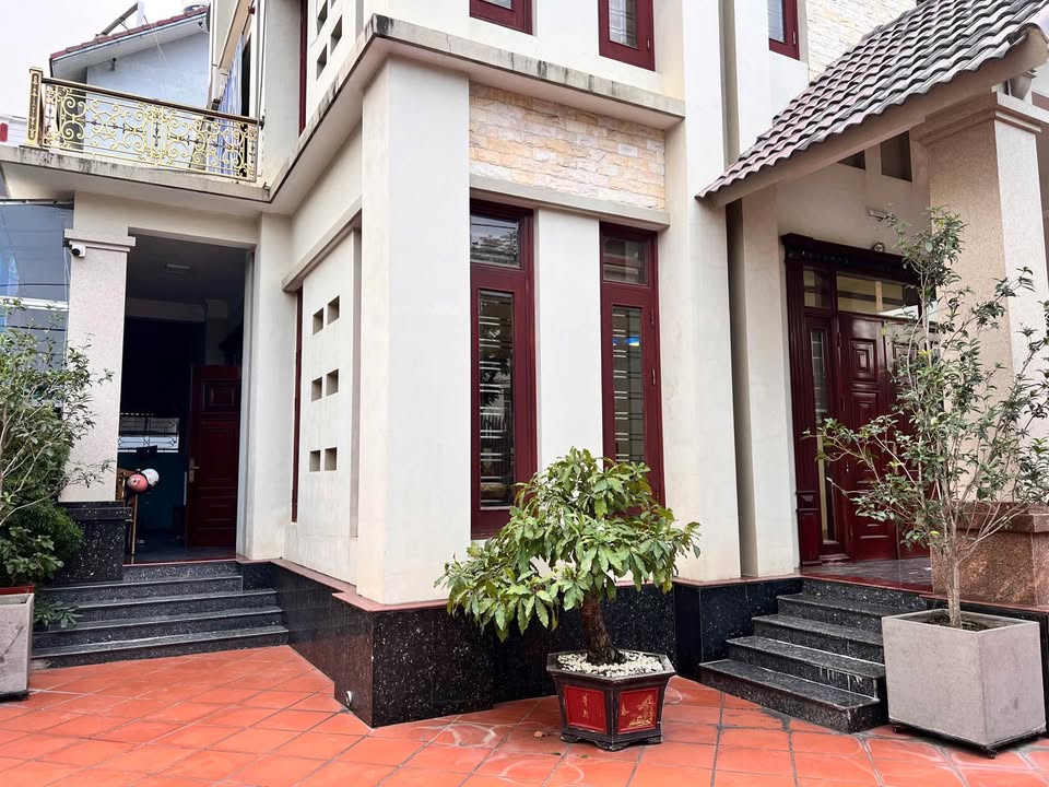 Biệt thự Cẩm Bình Cẩm Phả 300m² giá 9 tỷ - Nhà 3 tầng ô tô tránh nhau!