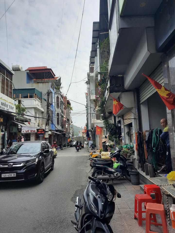 Nhà cho thuê 3 tầng Cẩm Tây 8 triệu - Kinh doanh sầm uất