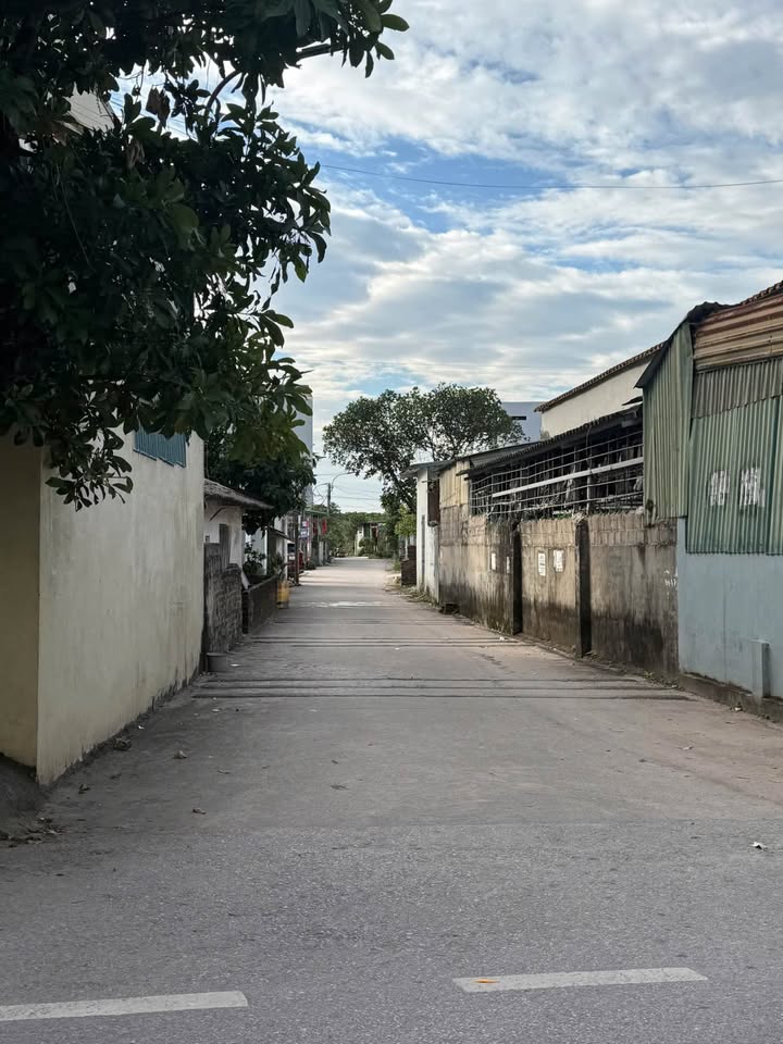 Đất nền Móng Cái 90m² giá 1 tỷ - Địa điểm tiềm năng cho đầu tư!