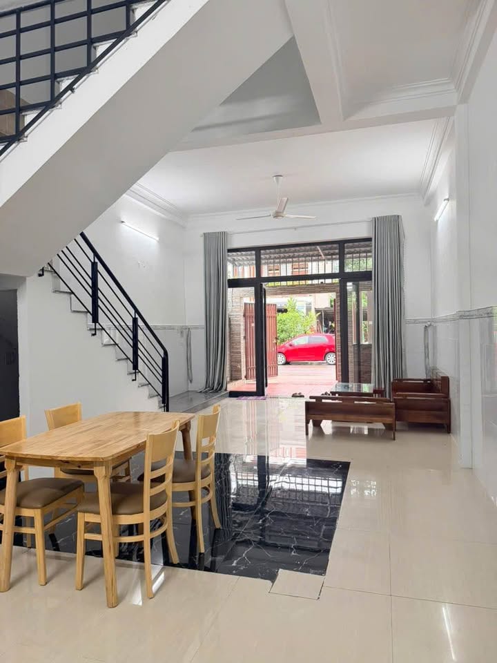 Nhà 2 tầng Hòa Xuân 90m² giá 6.45 tỷ - Vị trí đẹp, giao thông thuận tiện!