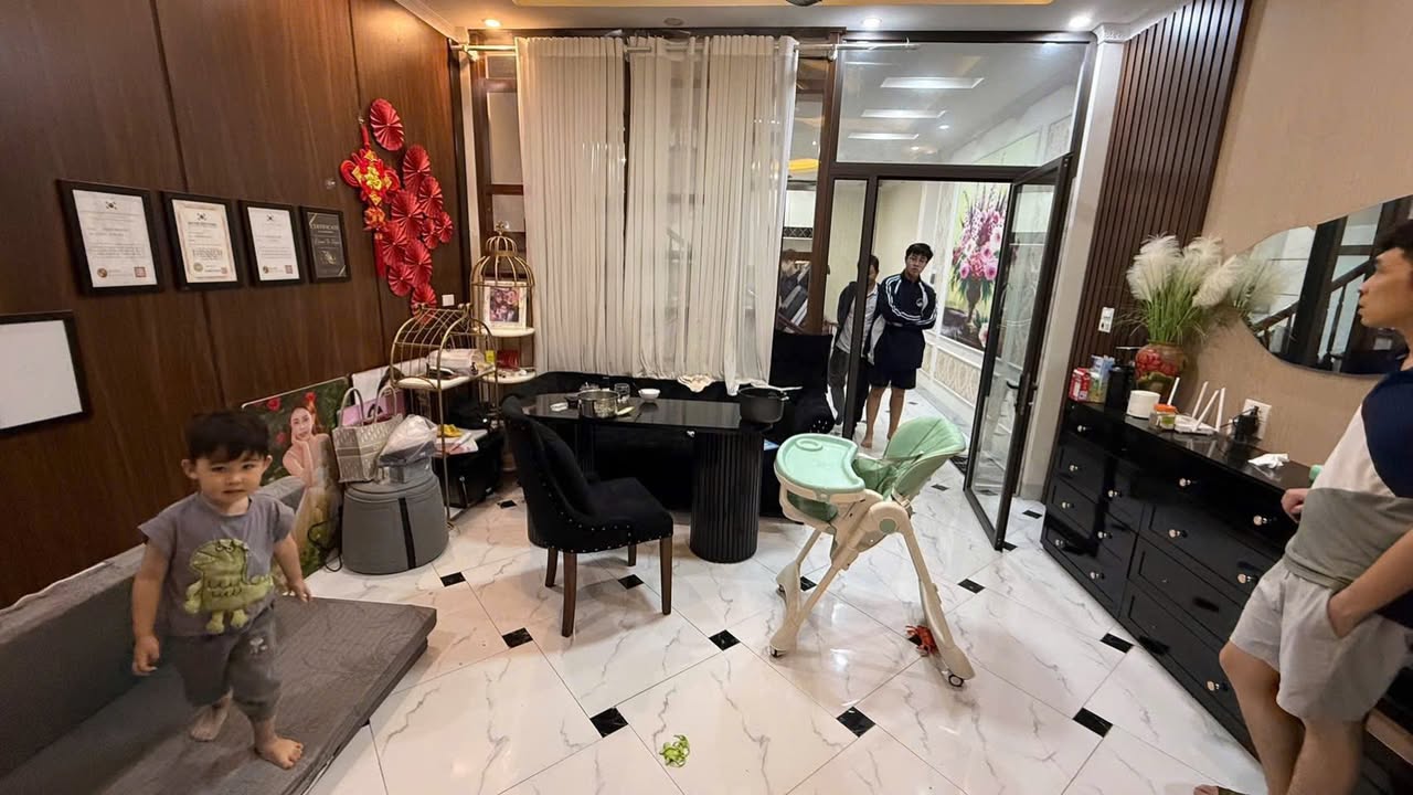 Nhà phố cho thuê tại Lê Văn Lương, Hà Đông, 235m² chỉ 20 triệu/tháng - Nhà mới sạch đẹp