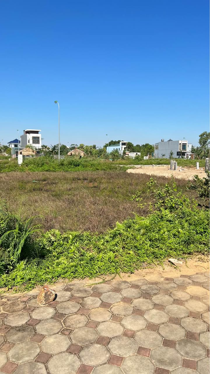 Nhà phố xây thô 3 tầng tại Nam Sầm Sơn 96m² giá chỉ 2 tỷ - Cơ hội đầu tư hấp dẫn!