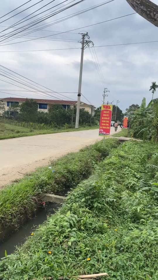 Đất nền Hương Xuân 304m² - Giá thỏa thuận, vị trí đẹp gần UBND