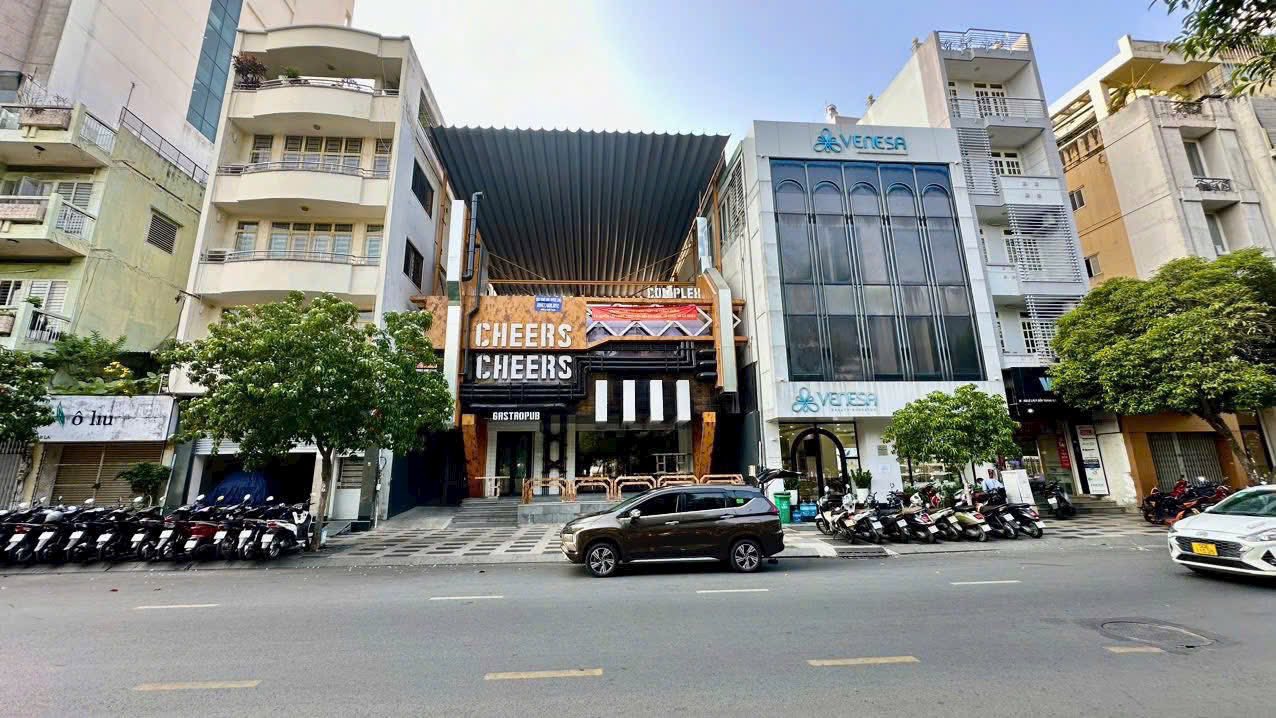 FrontHouse 138-138A Lê Lai, Quận 1, 450m² giá 460 tỷ - Vị trí đắc địa gần chợ Bến Thành!