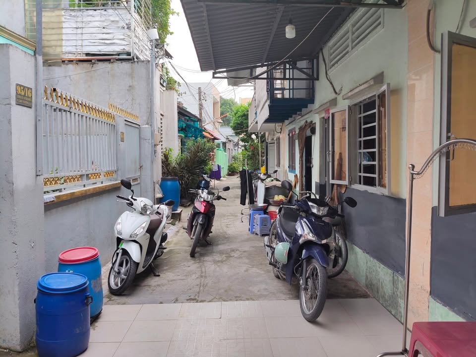 Nhà cấp 4 Thủ Đức 32m² giá 2.3 tỷ - Sổ hồng chính chủ, bán gấp!