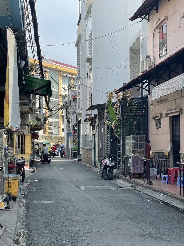 Nhà mặt tiền Năm Châu, Quận Tân Bình 26m² giá 5.2 tỷ - Kinh doanh sầm uất!