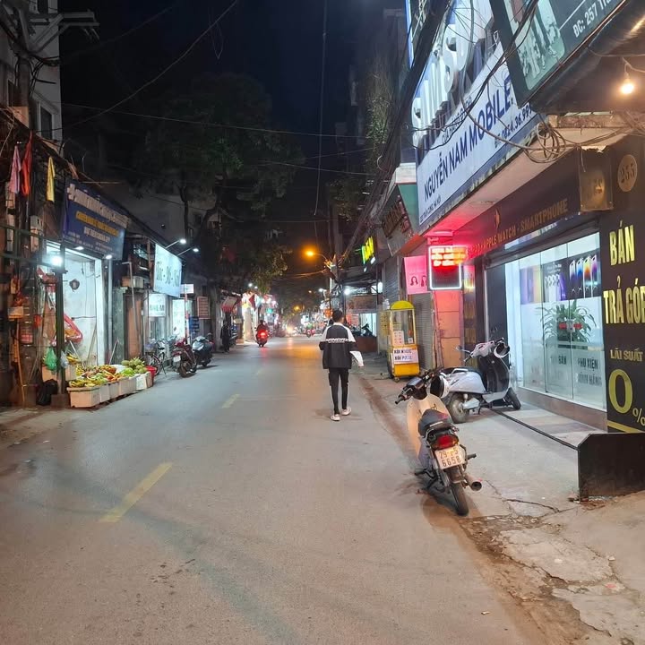 Bán nhà mặt phố Trần Cung, phường Nghĩa Đô 115m² giá 40 tỷ - Vỉa hè rộng rãi, kinh doanh sầm uất!