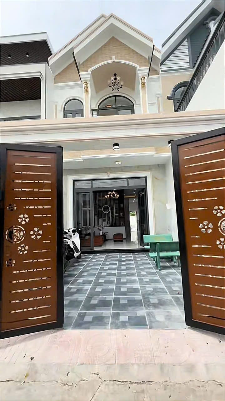 Nhà phố Bình Chánh 200m² giá 1.73 tỷ - Tiềm năng cho thuê tuyệt vời!