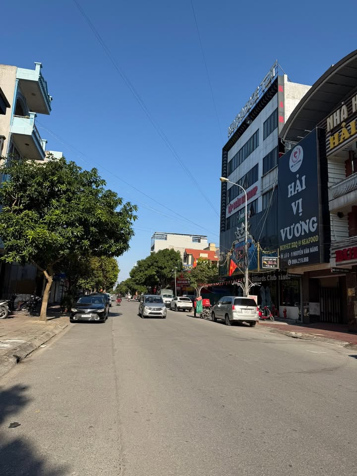 Biệt thự lô góc 300m² mặt đường Nguyễn Văn Năng - Cơ hội đầu tư tuyệt vời!