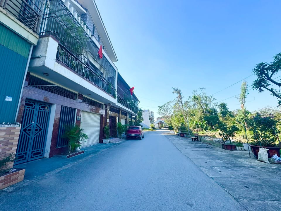 Nhà phố Vinh 103m² giá 5 tỷ - Mặt tiền rộng, khu dân cư sầm uất!