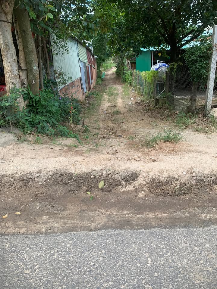 Đất nền Quốc lộ 14 Hòa Bình 430m² giá 1 tỷ - Diện tích rộng, tiện lợi!