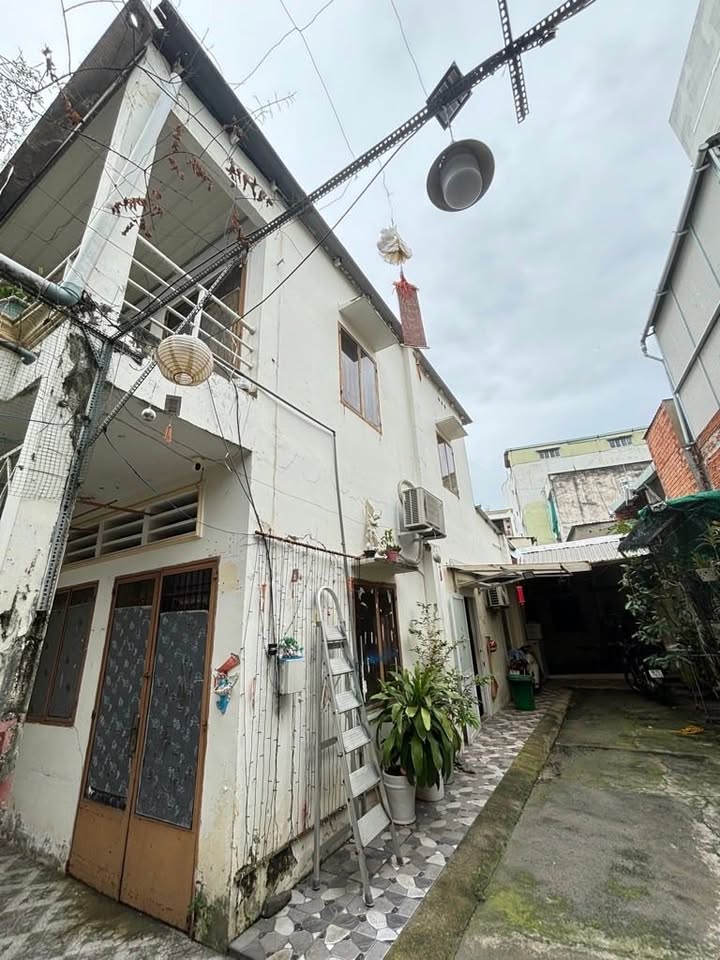 Nhà riêng Cư xá Cửu Long, Ngô Tất Tố, 156m² giá 15.5 tỷ - Cơ hội đầu tư lý tưởng!