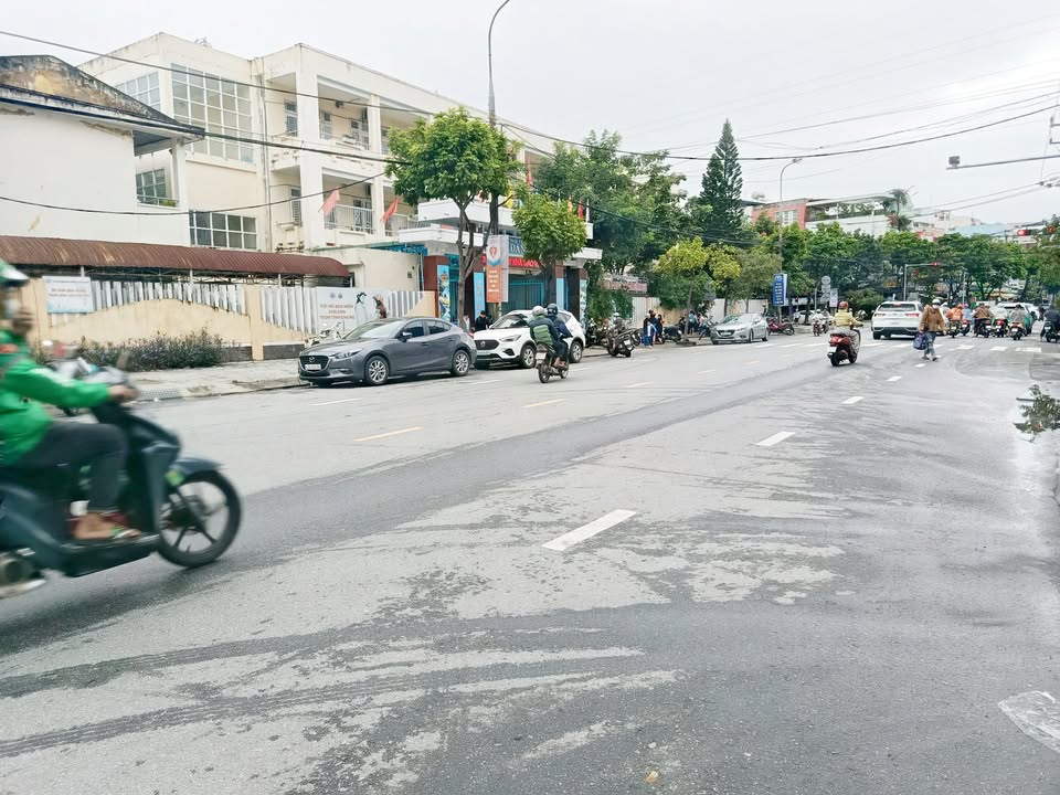 Bán nhà mặt đường Phan Đăng Lưu, Đà Nẵng 101m² giá 10 tỷ - Kinh doanh sầm uất ngay bên ngoài!