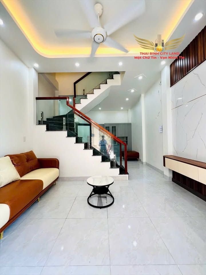 Nhà 3 tầng Trần Lãm Thái Bình 35m² giá 2 tỷ - Ngõ ô tô taxi, thông thoáng!