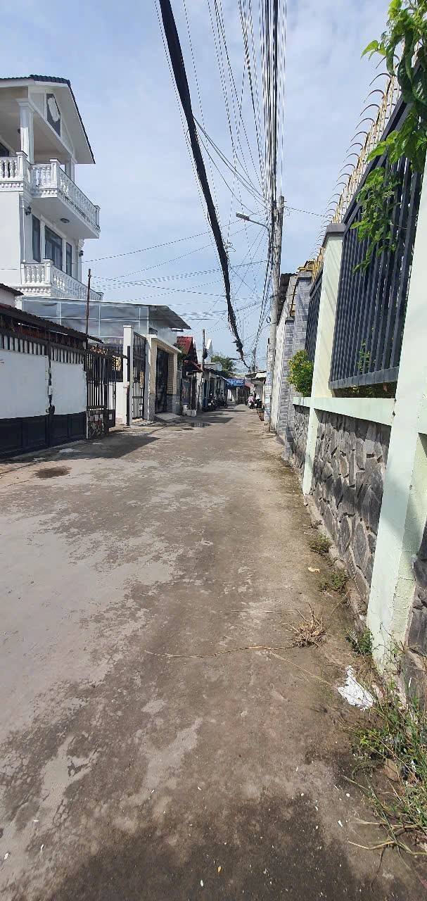 Nhà trệt, lửng 180m² trên đường Hồ Bún Xáng - Giá 6 tỷ, sẵn sàng vào ở!