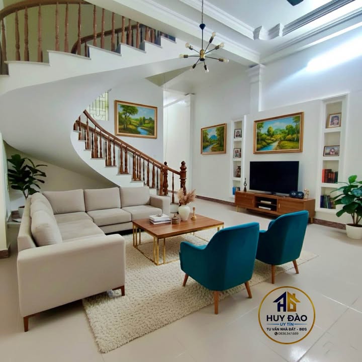 Bán nhà 3 tầng tại Nam Ngạn 98m² giá 2.6 tỷ - Vị trí đẹp, tiện ích đầy đủ!