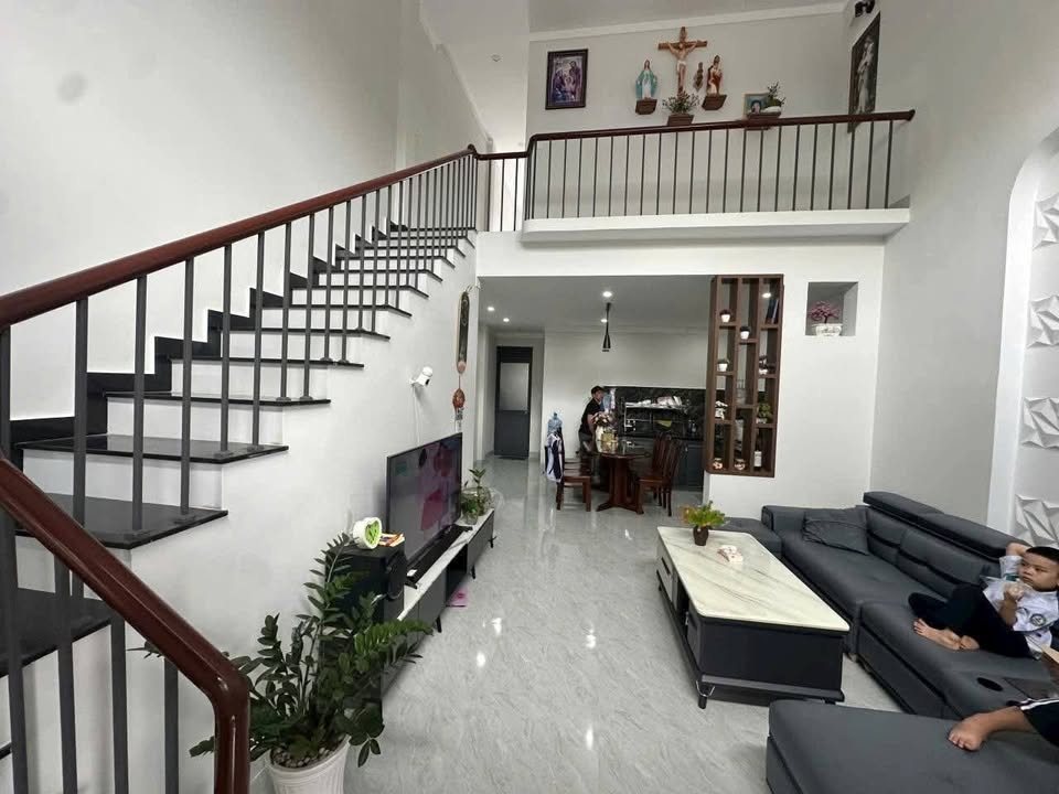 Nhà phố Yên Thế, Bảo Lộc 90m² giá 2.95 tỷ - Nhà mới xây, sổ hồng chính chủ!