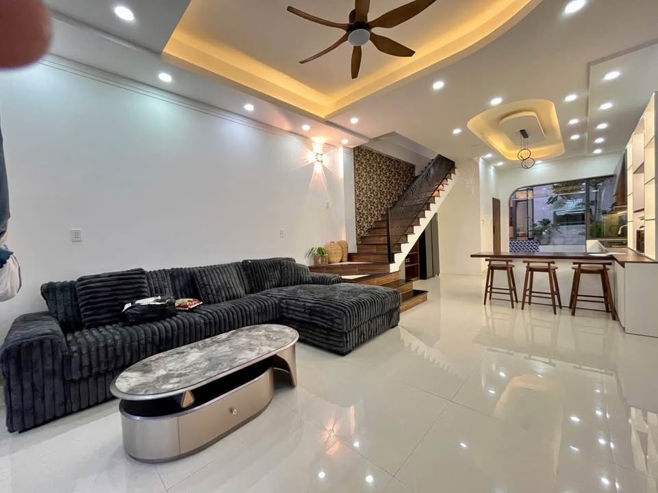 Nhà đẹp Ea Kao, Buôn Ma Thuột 165m² giá 3.46 tỷ - Đầy đủ nội thất xịn xò!