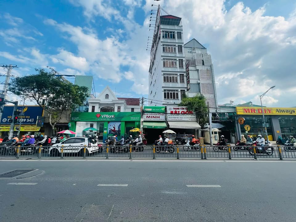 Nhà mặt tiền Nguyễn Thị Thập, Quận 7, diện tích 627m² giá 65 tỷ - Đầu tư sinh lời cao!