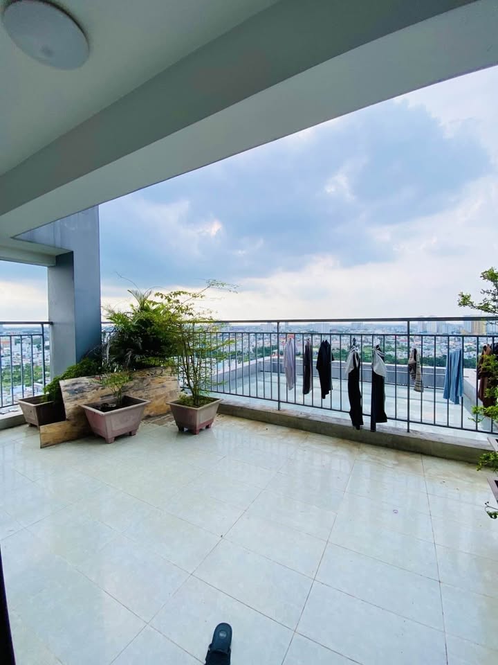 Penthouse Chung cư Conic Riverside Quận 8 132.5m² giá 5.99 tỷ - Tặng nội thất sang trọng!
