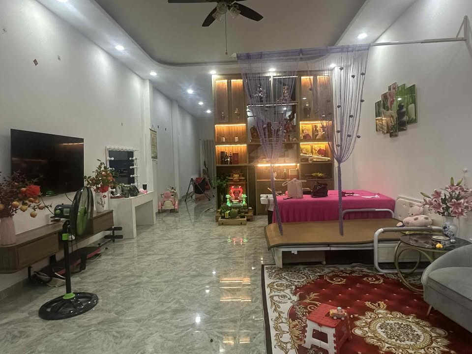 Nhà 1 Trệt 1 Lầu Giá Rai 100m² giá 2.3 tỷ - Hướng Đông Bắc, Khu Dân Cư An Ninh!