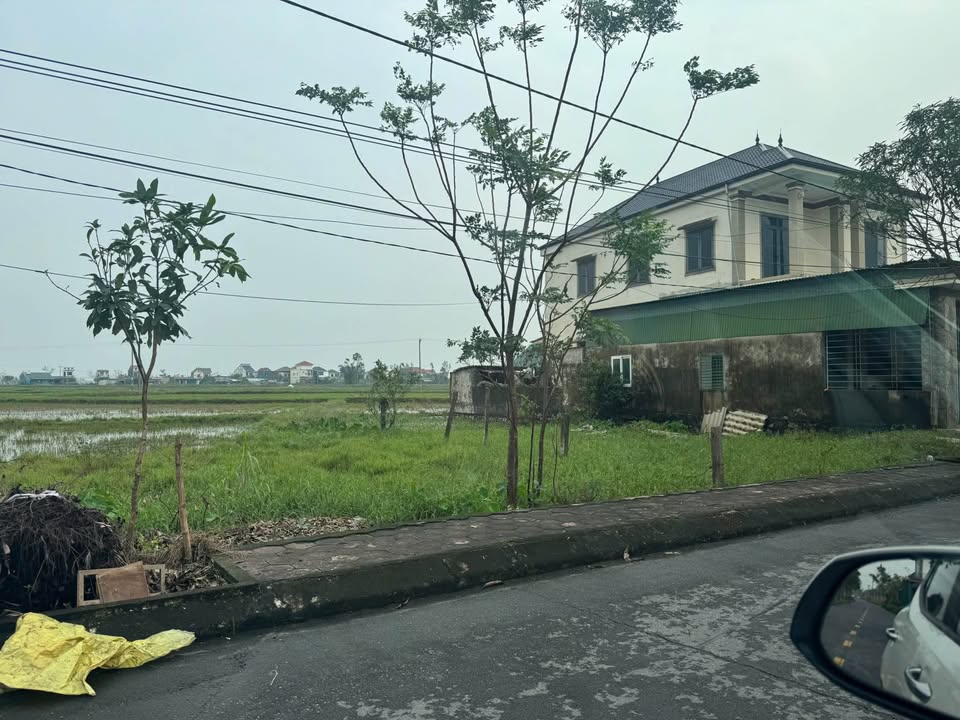 Đất nền Thạch Lạc 100m² giá 1.8 tỷ - Khu dân cư đông đúc thuận tiện!