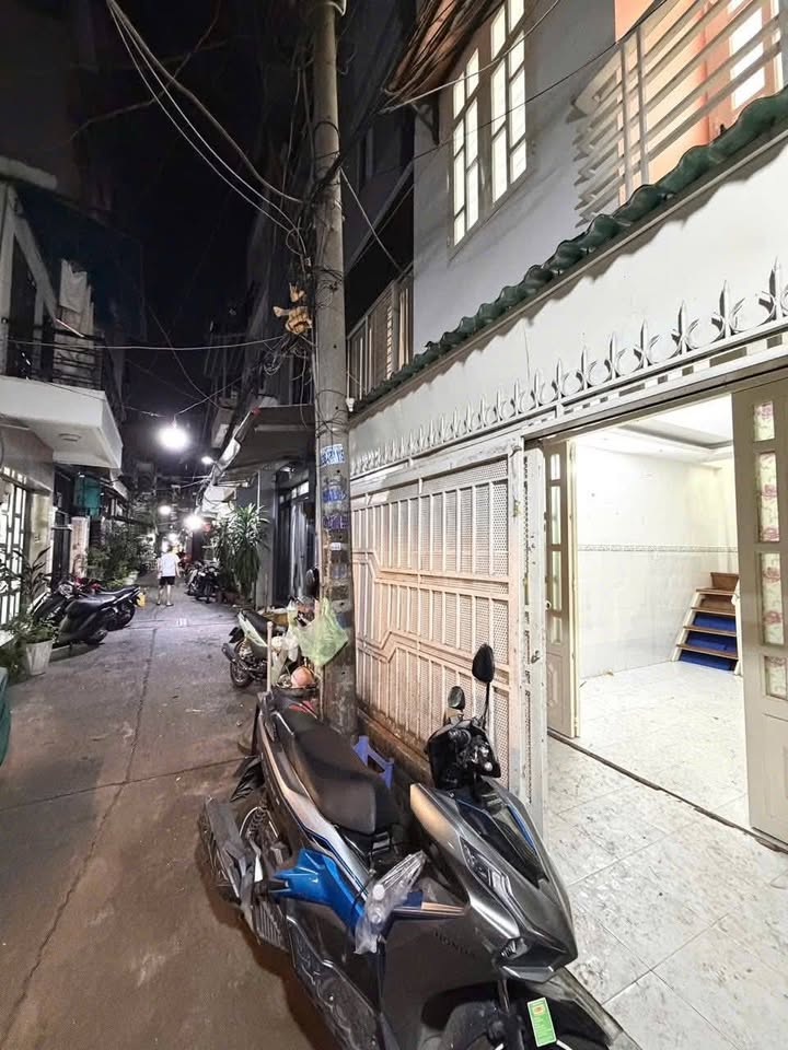 Nhà phố 3 tầng hẻm 1 Hồ Thị Kỷ, quận 10, diện tích 24m² - Đầu tư sinh lời!