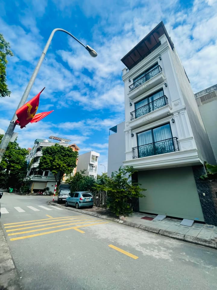 Đất nền Giang Biên 60m² giá 3.6 tỷ - Vị trí đẹp, ô tô tránh nhau thoải mái!