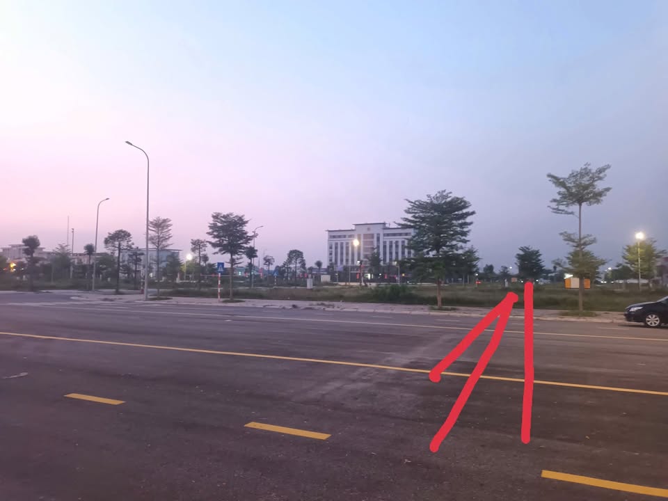 Townhouse Đông Vôi Lạng Giang 119m² giá 3.9 tỷ - View thoáng mát bãi đậu xe!