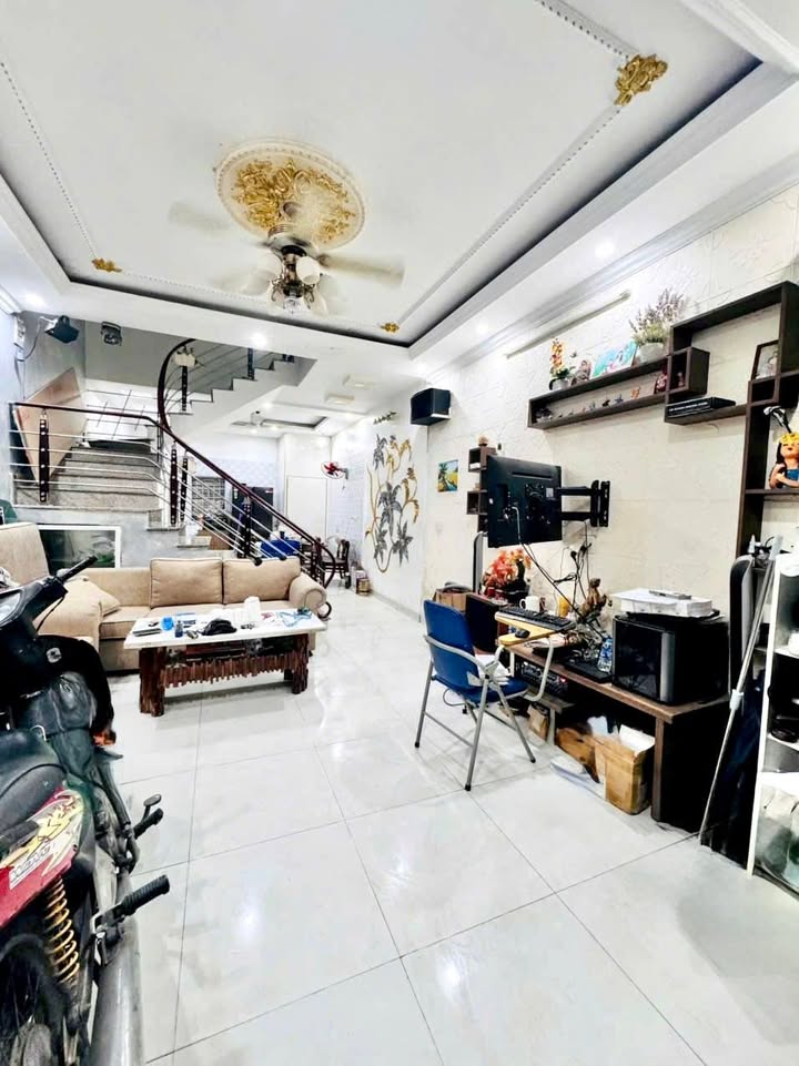 Nhà 4 tầng Đằng Lâm 48m² giá 3.299 tỷ - Sổ đỏ vuông vức, phong thủy tốt!