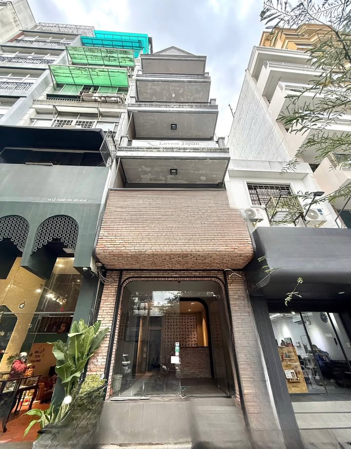 Nhà mặt tiền cho thuê tại Lê Thánh Tôn, Quận 1, diện tích 92m² - Vị trí đắc địa cho kinh doanh!