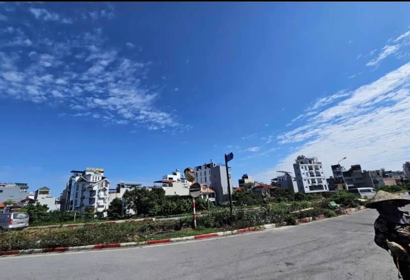 Bán đất lô góc mặt phố Ngọc Thụy, Long Biên 297m² giá 53.9 tỷ - Cơ hội đầu tư hiếm có!