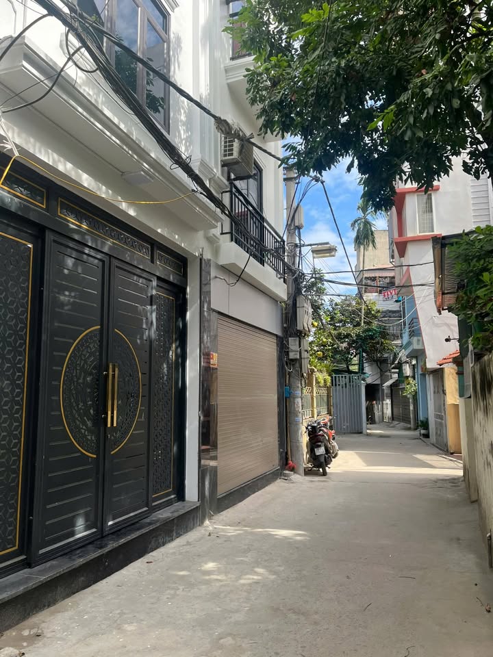 Đất nền Thanh Trì Hoàng Mai 30m² giá 5.5 tỷ - Pháp lý đầy đủ, tiện ích xung quanh!