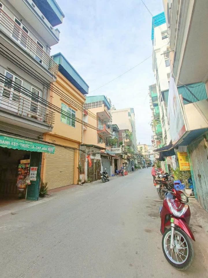 Nhà mặt phố Hoàng Mai 50m² giá 13 tỷ - Lô góc kinh doanh đắc địa!
