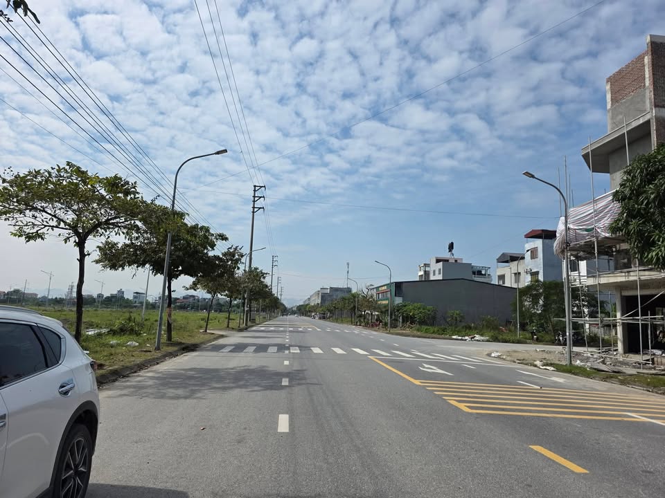 Shophouse 3 Tầng Mặt Đường Nguyễn Lam, Phường Liêm Chính, 98m² - Giá 9 tỷ, Kinh Doanh Ngay!