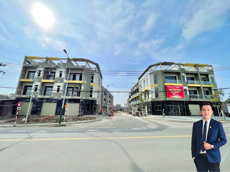 Townhouse BCONS EDEN PARK Dĩ An 120m² giá thỏa thuận - Căn góc hiếm có, vị trí đắc địa!