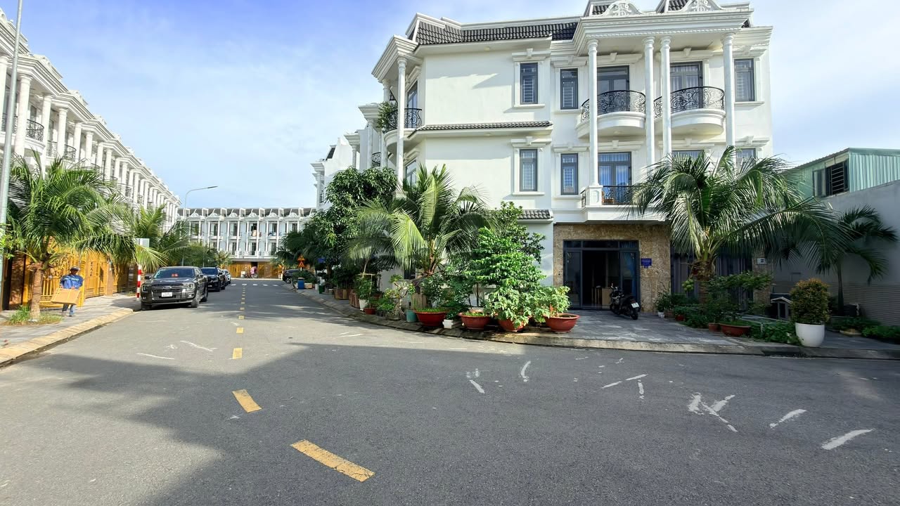 Nhà phố Hoàng Hùng, Nguyễn Thị Khắp, Dĩ An 80m² giá 6.2 tỷ - Sẵn sàng vào ở!