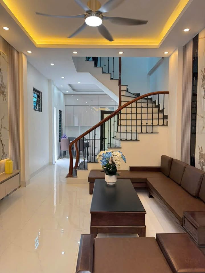 Nhà 3 tầng lô góc Ngô Quyền Hải Dương 44m² giá 2.7 tỷ - Thiết kế hiện đại, đầy đủ nội thất!