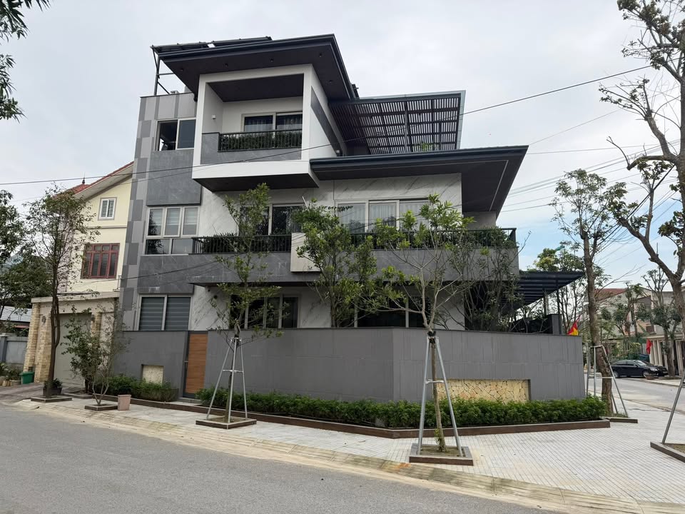 Nhà mặt tiền kinh doanh 3 tầng tại phường Nguyễn Du, Hà Tĩnh - 157m² giá 9.5 tỷ - Đầu tư sinh lời lý tưởng!