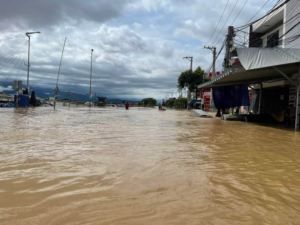 Nhà mặt tiền Dân Chủ, Thủ Đức 55m² giá 23 tỷ - Thiết kế hiện đại, tiện kinh doanh!