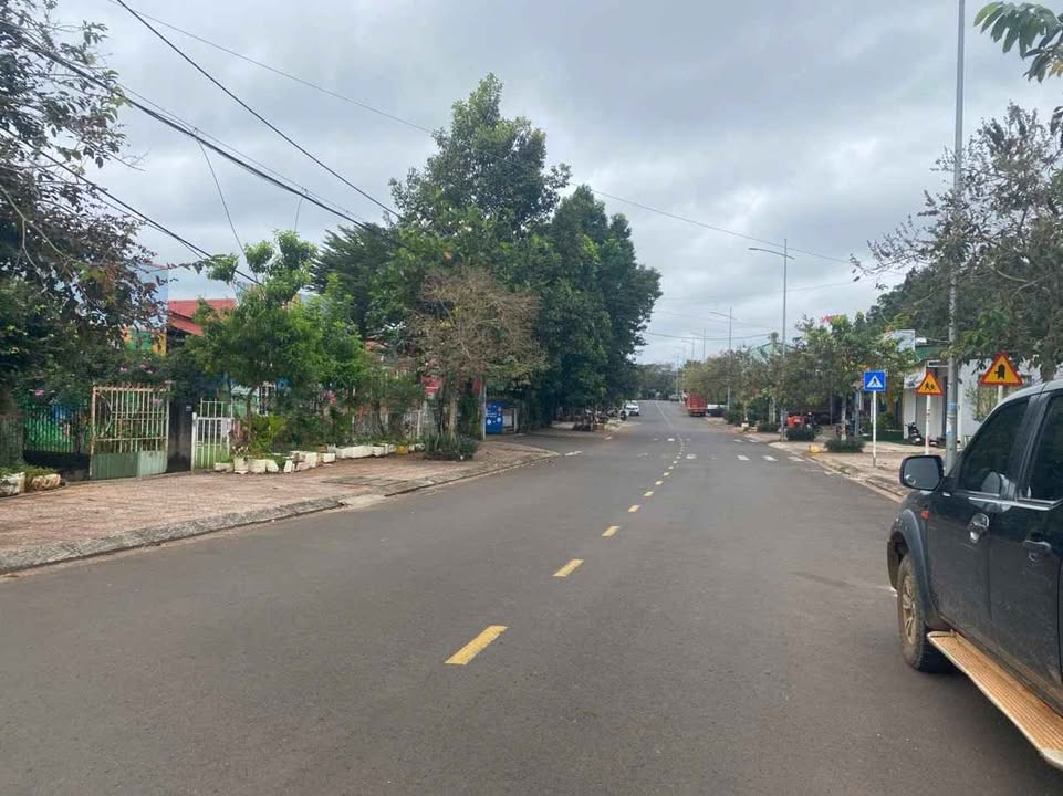 Nhà mặt tiền Tống Duy Tân, Gia Nghĩa 200m² giá 3.2 tỷ - Kinh doanh sầm uất!