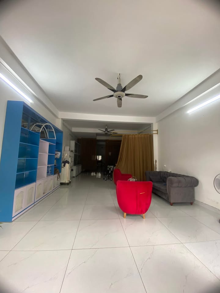 Nhà cho thuê Tôn Đức Thắng Vĩnh Yên 4 tầng 5 phòng - Địa điểm lý tưởng cho văn phòng và kinh doanh!